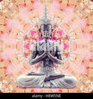 Buddha sitzt im Lotus in abstrakte Mandala Bild Stockfoto