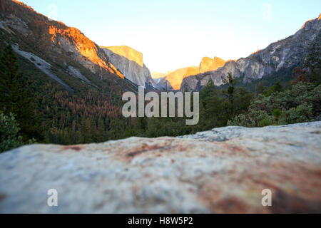 Falls Trail auf dem Weg zum Felsen klettern Half Dome im Yosemite-Nationalpark, Kalifornien USA Stockfoto