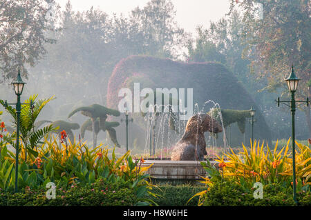 Der Garten des historischen Eisenbahn-Hotels in Hua Hin Thailand derzeit bekannt als Centara Grand Beach Resort & Villen Stockfoto