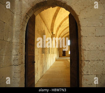 Innenansicht durch ein Schloss-Eingang. Stockfoto