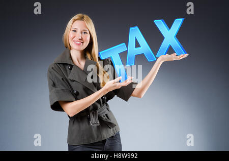 Geschäftsfrau in Steuer-Business-Konzept Stockfoto