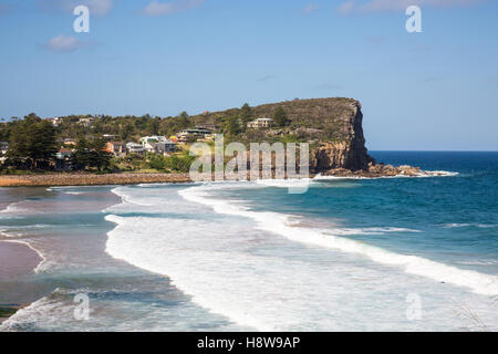 Blick nach Norden entlang Avalon Beach, einem der berühmten Nordstrände von Sydney, New South Wales, Australien Stockfoto