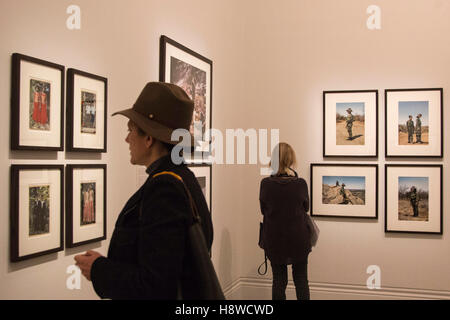 London, UK. 16. November 2016. Presse-Preview von Taylor Wessing Photographic Portrait Prize 2016 in der National Portrait Gallery. Die Ausstellung der Gewinner und nominierten Porträts läuft vom 17. November 2016, 26. Februar 2017. Stockfoto