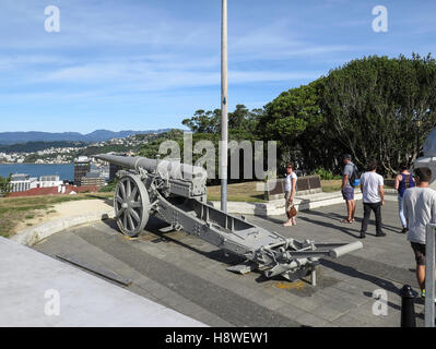 Blick auf Wellington vom Dominion Observatorium mit der Pistole Fried Krupp AG Stockfoto