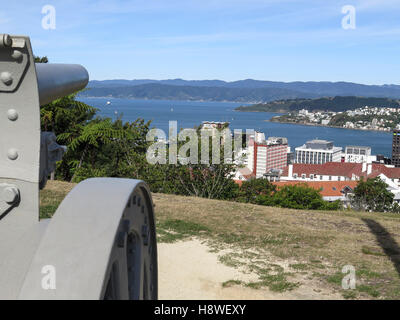 Blick auf Wellington vom Dominion Observatorium mit der Pistole Fried Krupp AG Stockfoto