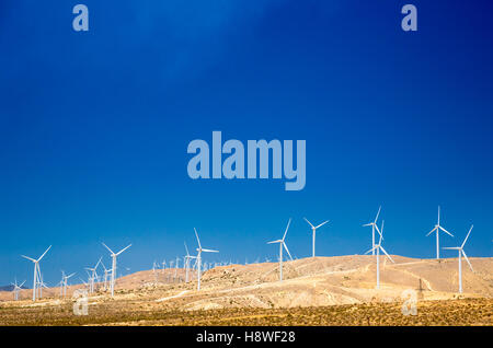 Tehachapi, Kalifornien - Windkraftanlagen in den Tehachapi Wind Ressource Fläche. Stockfoto