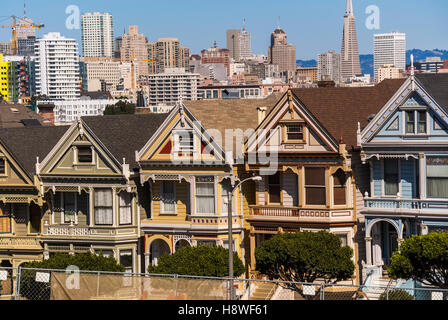 San Francisco, Kalifornien, USA, Victorian Townhouses im Haight Ashberry District „Painted Ladies“ City Scapes / Skylines US, victorian Housing Street Stockfoto