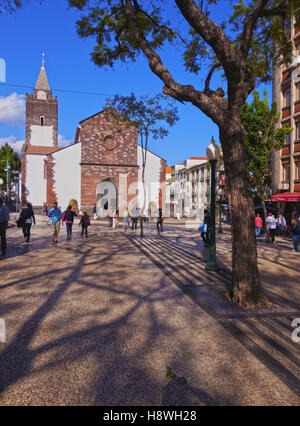 Portugal, Madeira, Funchal, Blick auf die Kathedrale unserer lieben Frau Mariä Himmelfahrt. Stockfoto