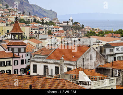 Portugal, Madeira, erhöhten Blick auf Funchal. Stockfoto