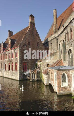 Historic St. Johannes Hospital (Sint-Janshospitaal) und Stadt-Kanal, Belgien, Brügge Stockfoto