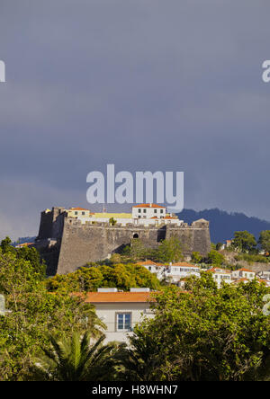 Portugal, Madeira, Funchal, Blick auf die Fortelaza do Pico. Stockfoto