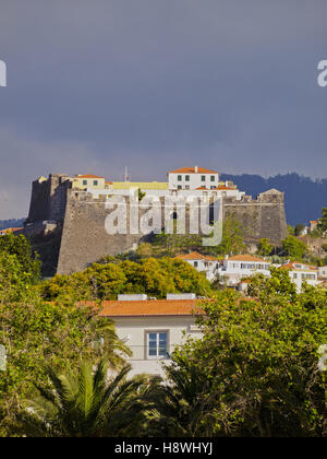 Portugal, Madeira, Funchal, Blick auf die Fortelaza do Pico. Stockfoto