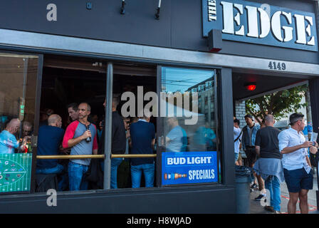 San Francisco, CA, USA, Gay Bar, The Edge, Der Castro Nachbarschaftsbezirk, Straßenszenen, Menschen vor dem Vorderfenster, Schild, Stockfoto