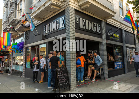 San Francisco, CA, USA, Gebäude, Menschenmenge im Inneren, Getränkespezialitäten, Gay Bar, („The Edge“), Castro Neighborhood District, Outside Front, Stockfoto