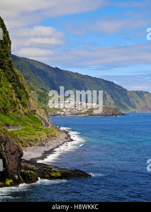 Portugal, Madeira, Küste in der Nähe von Sao Vicente. Stockfoto