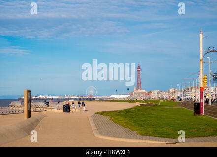 Strandpromenade Turm in Ferne, Blackpool, Lancashire, UK. Stockfoto