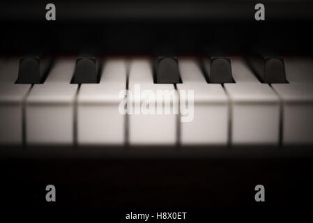 Klavier Keyboard frontal flache Tiefenschärfe Stockfoto