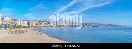 Panorama von Malagueta Strand und Meer Küste in Malaga, Andalusien, Spanien Stockfoto