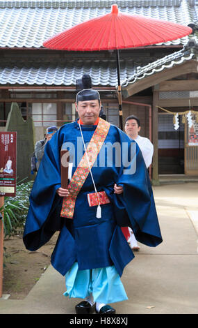 Japan, Sakura City, Festival, Shinto Priester, Menschen, Stockfoto