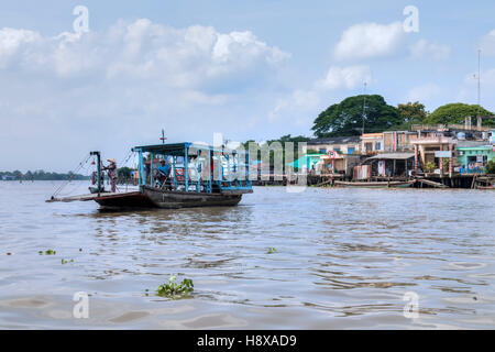 Fähre über den Mekong River in Cai sein, Mekong Delta, Vietnam, Asien Stockfoto