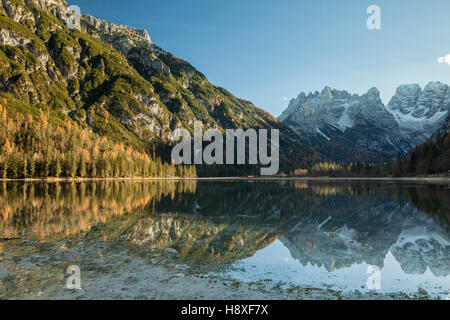 Herbstnachmittag am Lago di Landro (Durrensee) in Südtirol, Italien. Stockfoto
