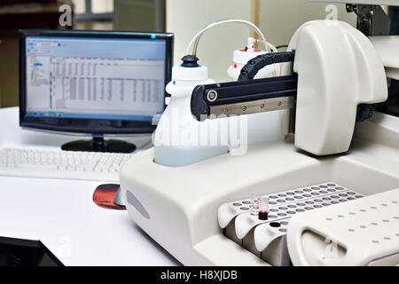 Biochemischen Analysator im Labor der Weinindustrie Stockfoto