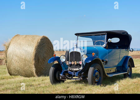 Oldtimer Citroen B10 im Heu-Feld, Torpedo Commerciale, Baujahr 1925, 4-Zylinder Reihenmotor, Kapazität 1470 ccm, 20 PS Stockfoto