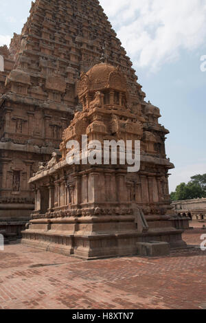 Cahndikesvara Schrein vor und Brihadisvara-Tempel, Thanjavur, Tamil Nadu, Indien. Ansicht von Norden Stockfoto