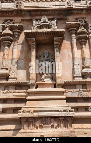 Ganesha, Nische an der Südwand, Subrahmanyam Schrein, Brihadisvara-Tempel-Komplex, Thanjavur, Tamil Nadu, Indien. Stockfoto