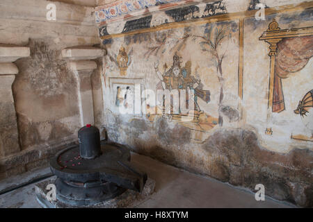 Linga mit einem Nayaka Malerei, Innenwand des nördlichen Kreuzgang Brihadisvara-Tempel-Komplex, Thanjavur, Tamil Nadu, Indien. Stockfoto