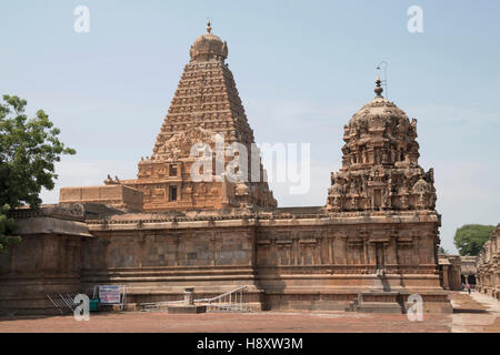 Amman-Schrein und Brihadisvara-Tempel im Hintergrund, Thanjavur, Tamil Nadu, Indien. Stockfoto