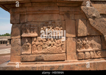 Schnitzereien, Rajarajan Tiruvasal, Brihadisvara-Tempel, Thanjavur, Tamil Nadu, Indien. Stockfoto