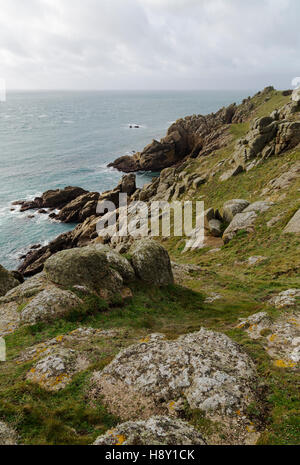 Zerklüftete Küste an Gwennap Head in Cornwall Stockfoto