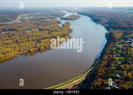 Luftaufnahme von Dubuque, Iowa und dem Mississippi River. Stockfoto