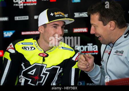 Valencia, Spanien. 16. November 2016. #41 ALEIX ESPARGARO (Spanisch) APRILIA RACING TEAM GRESINI APRILIA während Valencia MotoGP offiziellen Testtag 2 am Circuit Ricardo Tormo, Valencia. © Jose Breton/Pacific Press/Alamy Live-Nachrichten Stockfoto