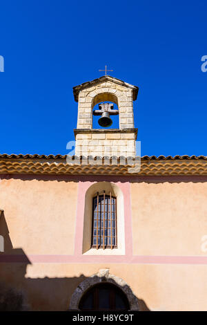 Clocher zierliche Kapelle Typique, Village de Venlensole Haute Provence Frankreich Stockfoto