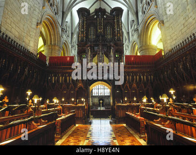 Orgel und Chor Stände in der Gloucester Cathedral. England. UK Stockfoto