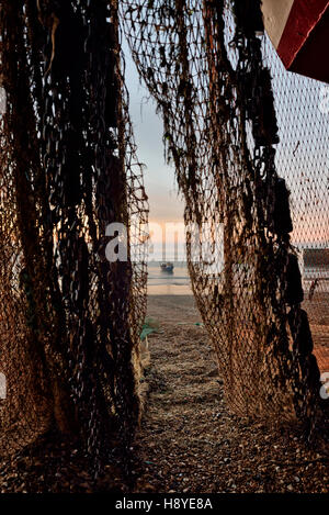 Angelboote/Fischerboote am Strand von Stade. Hastings Altstadt. East Sussex. England. UK Stockfoto