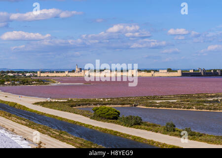 Les Remparts Côté Sud Vue des Salins du Midi Aigues-Mortes, Camargue - Frankreich Stockfoto