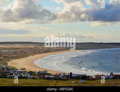 Uruguay, Rocha Abteilung erhöhten Blick auf den Strand in Cabo Polonio. Stockfoto