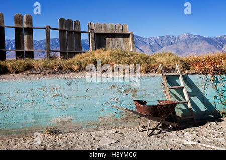 Kalte Wasser des öffentlichen Schwimmbades Keeler, California. Stockfoto