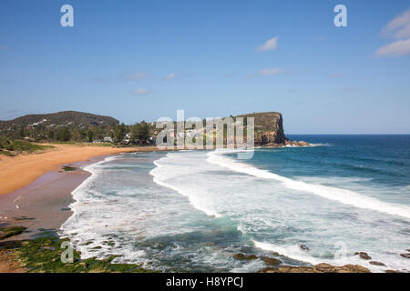 Blick nach Norden entlang Avalon Beach, einem der berühmten Nordstrände von Sydney, New South Wales, Australien Stockfoto