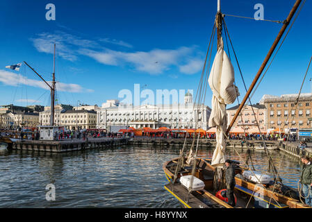 alte hölzerne Segelboote in Helsinki Stadt zentralen Hafen Port Finnland Stockfoto