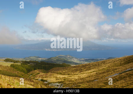 Blick von Faial Caldeira. Pico Insel im Archipel der Azoren. Horizontale Stockfoto