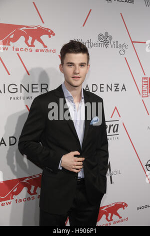 Berlin, Deutschland. 16. November 2016. Patrick Mölleken bei der "Bunte" Magazin gesponserten New Faces Stil Preisverleihung in Berlin, Deutschland, 16. November 2016. Foto: Jörg Carstensen/Dpa/Alamy Live News Stockfoto