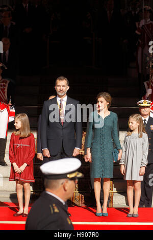 Madrid, Spanien. 17. November 2016. König Felipe, Letizia Königin, Prinzessin Leonor und Prinzessin Sofia besuchen Ministerpräsident Mariano Rajoy Investitionen im Nationalparlament in Madrid, Spanien. 17. November 2016. Bildnachweis: MediaPunch Inc/Alamy Live-Nachrichten Stockfoto