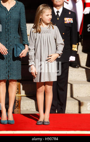 Madrid, Spanien. 17. November 2016. König Felipe, Letizia Königin, Prinzessin Leonor und Prinzessin Sofia besuchen Ministerpräsident Mariano Rajoy Investitionen im Nationalparlament in Madrid, Spanien. 17. November 2016. Bildnachweis: MediaPunch Inc/Alamy Live-Nachrichten Stockfoto