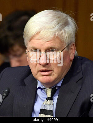 Washington DC, USA. 17. November 2016. US-amerikanischer Jurist Glenn Grothman (Republikanische of Wisconsin), hört als Janet L. Yellen, Stuhl, Board of Governors des Federal Reserve System bezeugt vor uns Kongress Joint Economic Committee on ' Th Stockfoto