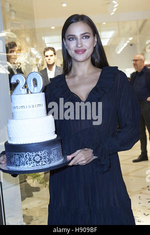 Madrid, Madrid, Spanien. 17. November 2016. Irina Shayk besucht die Feier des Jahrestages der Intimissimi Preciados Store am 17. November 2016 Credit: Jack Abuin/ZUMA Draht/Alamy Live News Stockfoto