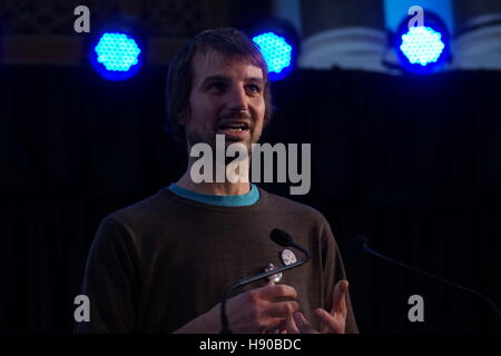 London, England, Vereinigtes Königreich. 17. November 2016. Lautsprecher Jonny Crawshaw Aufforderung an die Regierung Investitionen in Bildung und ein Ende der Kürzungen am Emmanuel Centre, Westminster, London, UK. Bildnachweis: Siehe Li/Alamy Live News Stockfoto